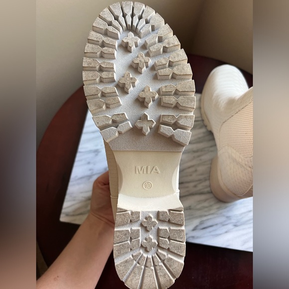 EUC MIA Jonna Ivory Python Size 10 Women’s Heeled Bootie - Picture 5 of 6